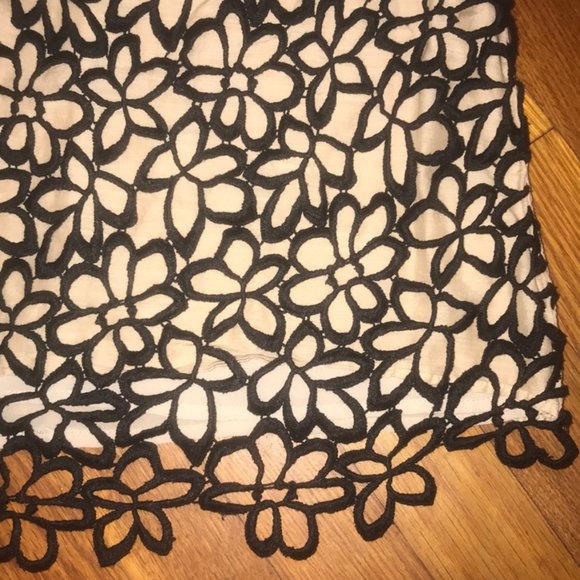 NEIMAN MARCUS LELA ROSE SILK CROCHET FLORAL TOP - Picture 3 of 8